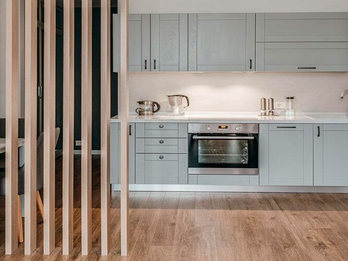 белая кухня из массива